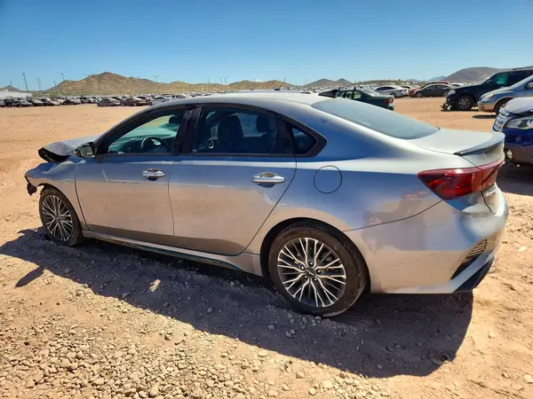 3KPF54AD7NE421832 2022 KIA FORTE - Image 2