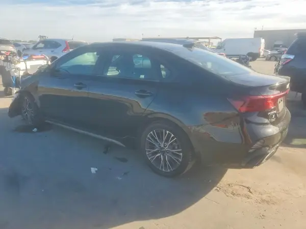 3KPF54AD7NE423953 2022 KIA FORTE - Image 2