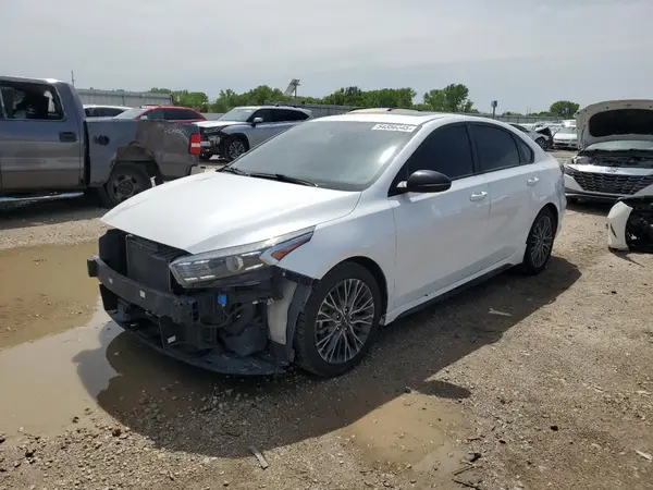 3KPF54AD7NE426724 2022 KIA FORTE - Image 1