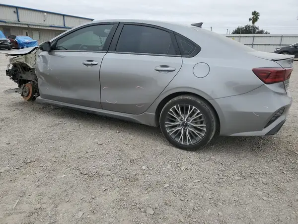3KPF54AD7NE428375 2022 KIA FORTE - Image 2