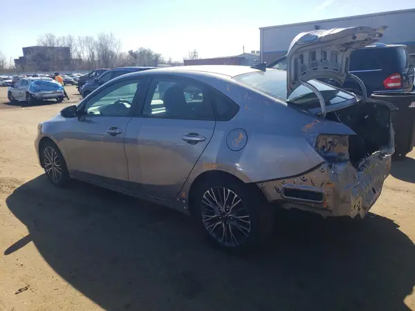 3KPF54AD7NE446858 2022 KIA FORTE - Image 2
