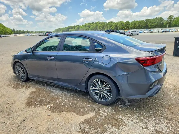 3KPF54AD7NE449758 2022 KIA FORTE - Image 2