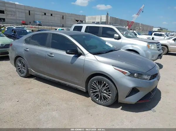 3KPF54AD7NE485532 2022 KIA FORTE - Image 1