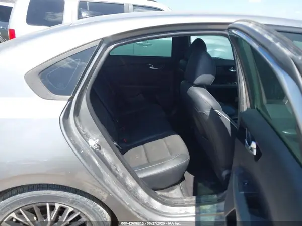 3KPF54AD7NE485532 2022 KIA FORTE - Image 8