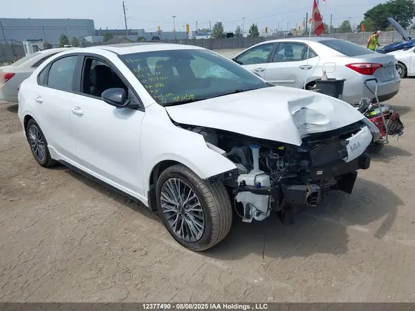 3KPF54AD7NE489760 2022 KIA FORTE - Image 1