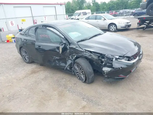 3KPF54AD7NE494862 2022 KIA FORTE - Image 1