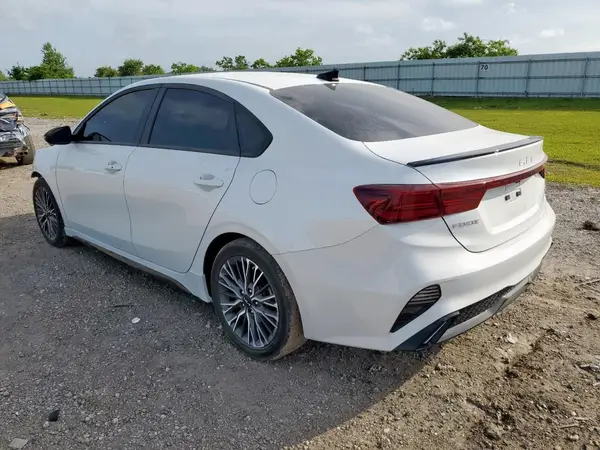 3KPF54AD7NE495963 2022 KIA FORTE - Image 2