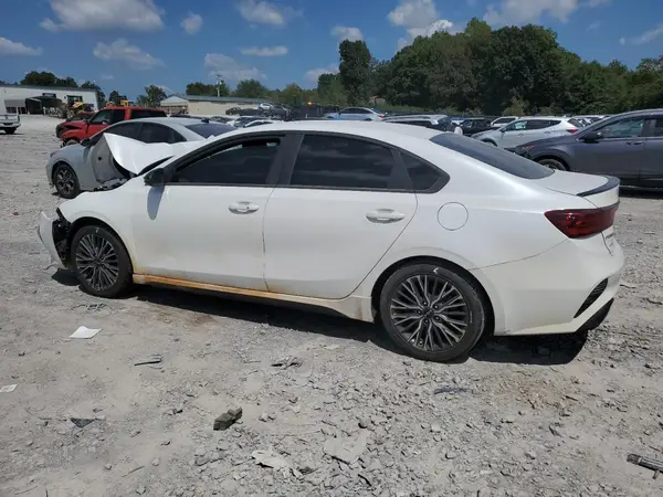 3KPF54AD7NE504189 2022 KIA FORTE - Image 2
