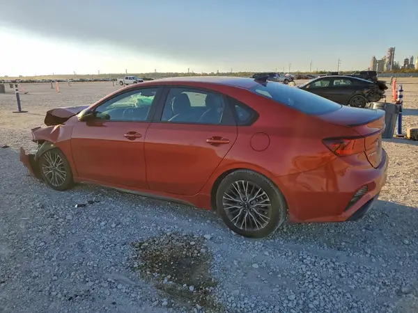 3KPF54AD7NE506668 2022 KIA FORTE - Image 2