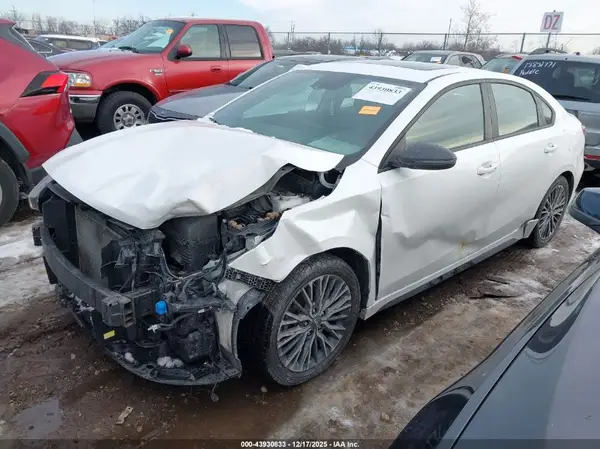 3KPF54AD7NE511692 2022 KIA FORTE - Image 2