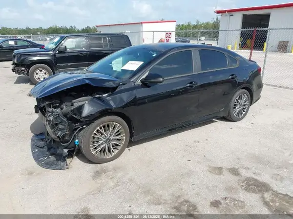 3KPF54AD7PE528592 2023 KIA FORTE - Image 2