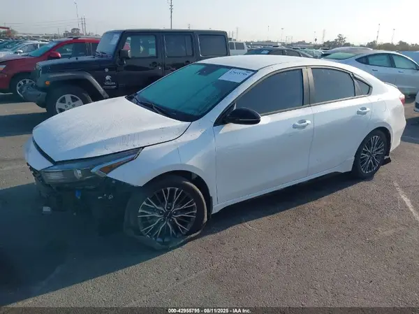 3KPF54AD7PE552665 2023 KIA FORTE - Image 2