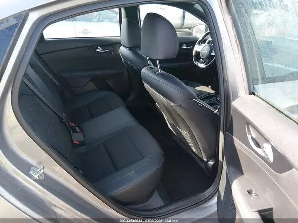 3KPF54AD7PE586427 2023 KIA FORTE - Image 8