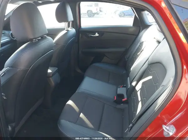 3KPF54AD7PE588890 2023 KIA FORTE - Image 8
