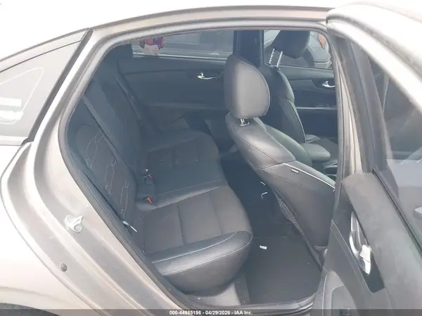 3KPF54AD7PE593085 2023 KIA FORTE - Image 8