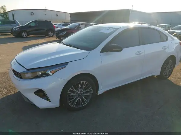 3KPF54AD7PE610581 2023 KIA FORTE - Image 2