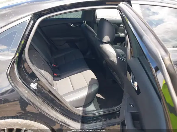 3KPF54AD7PE656475 2023 KIA FORTE - Image 8