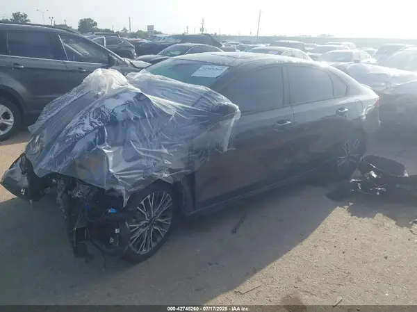 3KPF54AD7PE670585 2023 KIA FORTE - Image 2