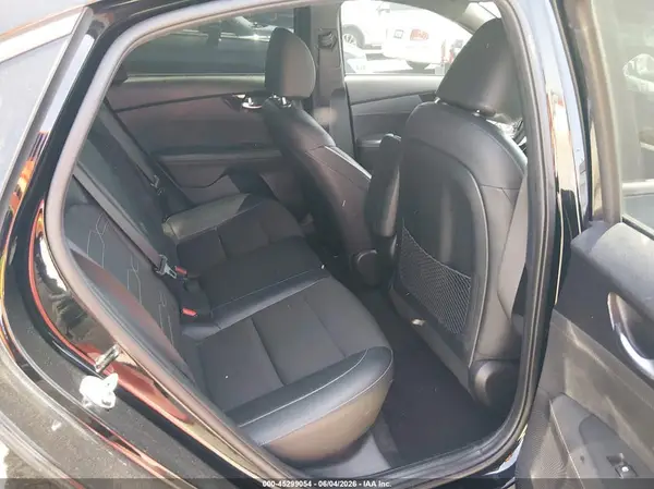 3KPF54AD7PE679464 2023 KIA FORTE - Image 8