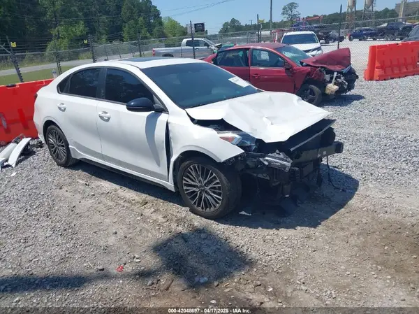 3KPF54AD7RE692573 2024 KIA FORTE - Image 1