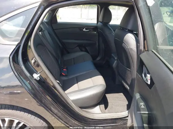 3KPF54AD7RE693898 2024 KIA FORTE - Image 8