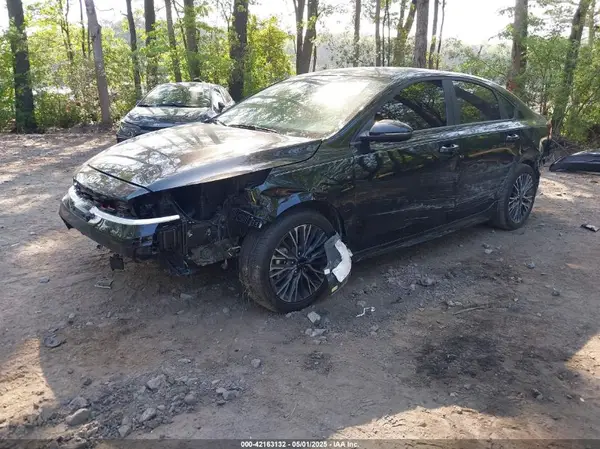 3KPF54AD7RE701806 2024 KIA FORTE - Image 2
