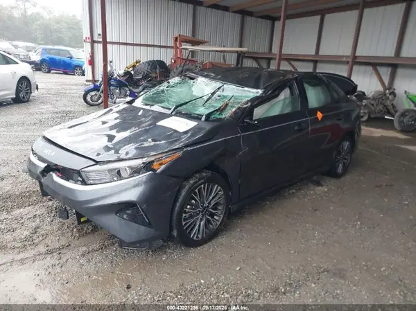 3KPF54AD7RE707556 2024 KIA FORTE - Image 2
