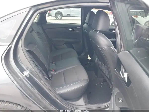 3KPF54AD7RE715043 2024 KIA FORTE - Image 8