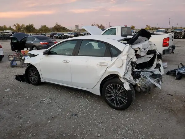 3KPF54AD7RE717441 2024 KIA FORTE - Image 2