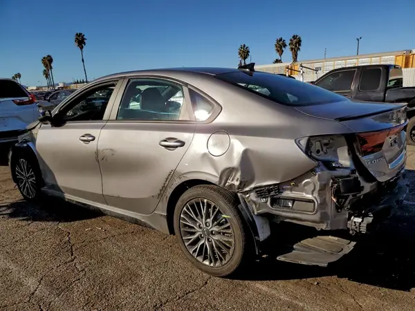 3KPF54AD7RE727208 2024 KIA FORTE - Image 2