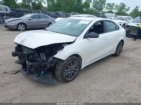 3KPF54AD7RE741206 2024 KIA FORTE - Image 2