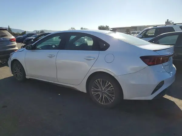 3KPF54AD7RE758782 2024 KIA FORTE - Image 2