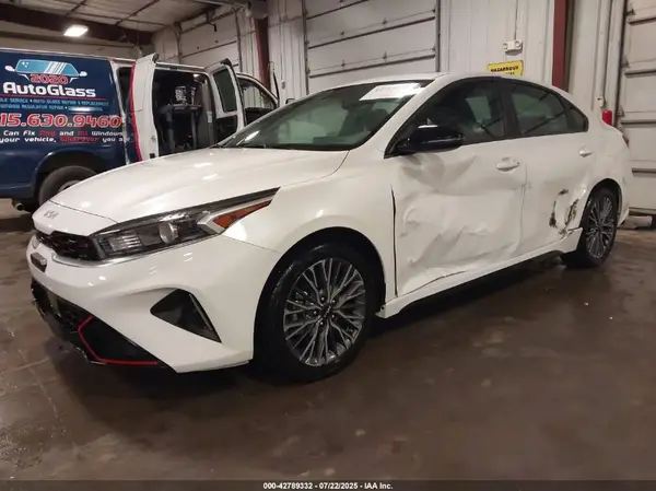 3KPF54AD7RE784539 2024 KIA FORTE - Image 2