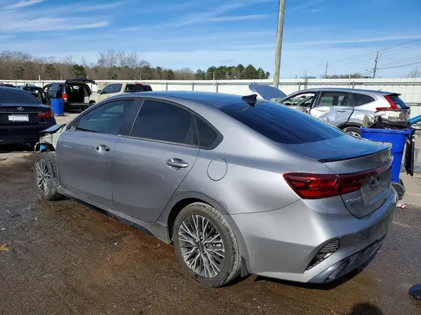 3KPF54AD7RE785920 2024 KIA FORTE - Image 2