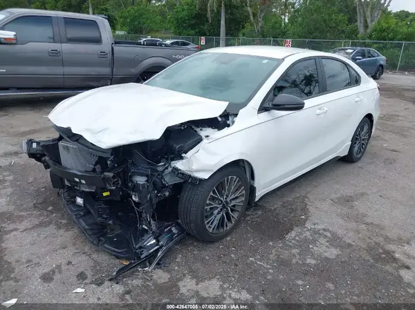 3KPF54AD7RE805261 2024 KIA FORTE - Image 2