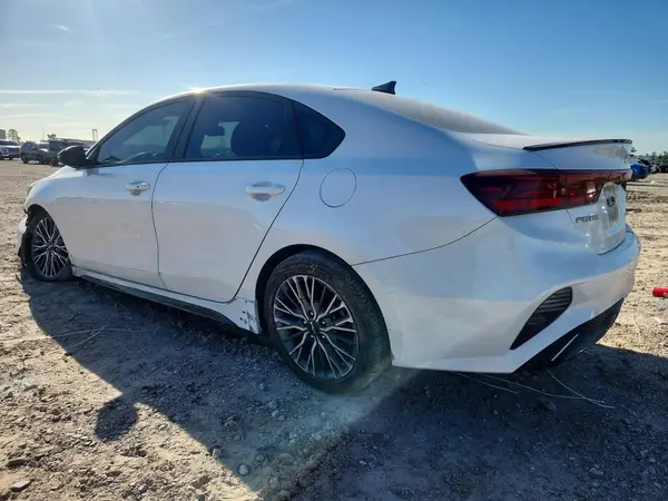 3KPF54AD7RE820861 2024 KIA FORTE - Image 2