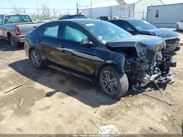 3KPF54AD7RE822951 2024 KIA FORTE - Image 1