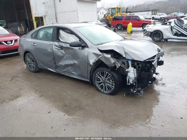 3KPF54AD7RE830841 2024 KIA FORTE - Image 1