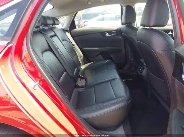 3KPF54AD8KE021287 2019 KIA FORTE - Image 8