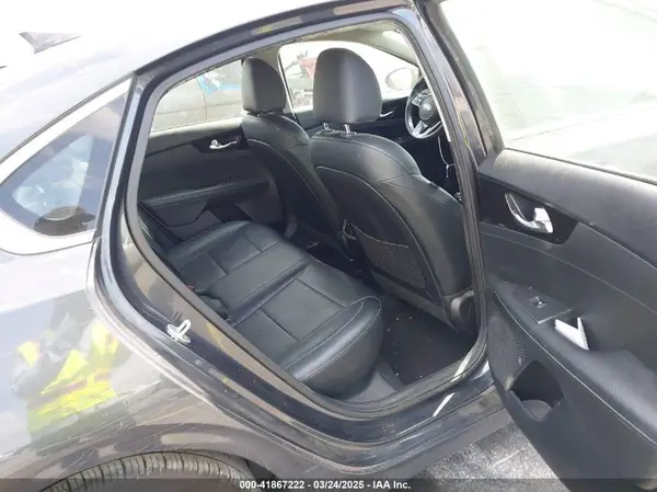 3KPF54AD8KE028398 2019 KIA FORTE - Image 8