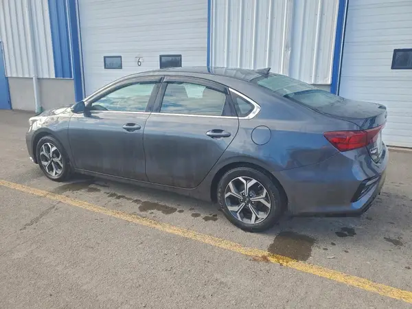 3KPF54AD8KE047775 2019 KIA FORTE - Image 2