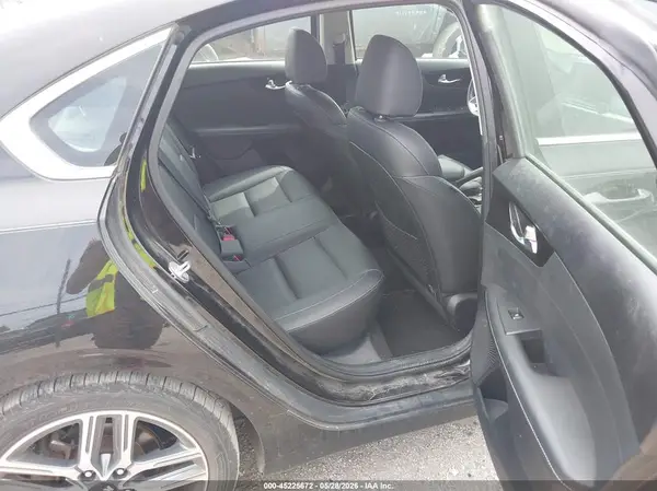 3KPF54AD8KE094269 2019 KIA FORTE - Image 8