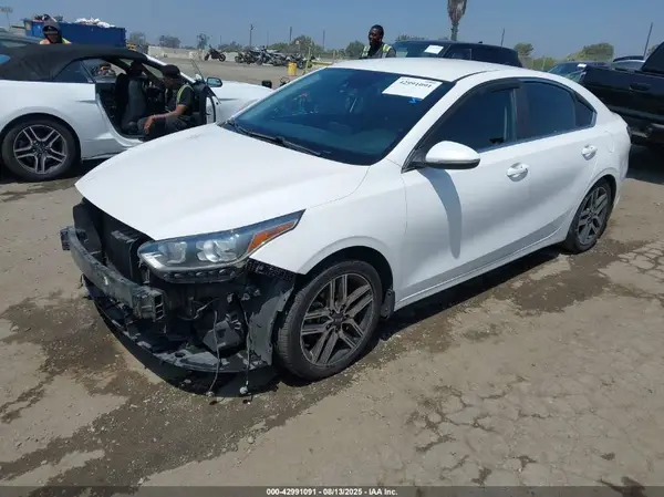 3KPF54AD8KE113936 2019 KIA FORTE - Image 2