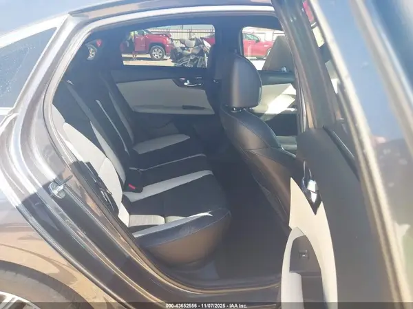 3KPF54AD8KE127190 2019 KIA FORTE - Image 8