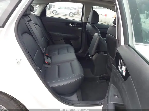 3KPF54AD8ME338246 2021 KIA FORTE - Image 8