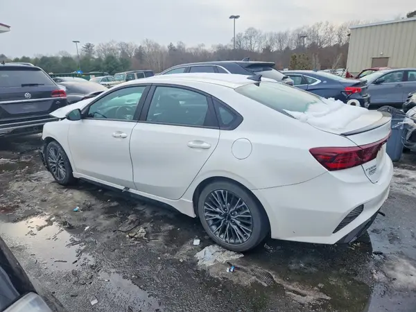 3KPF54AD8NE420978 2022 KIA FORTE - Image 2