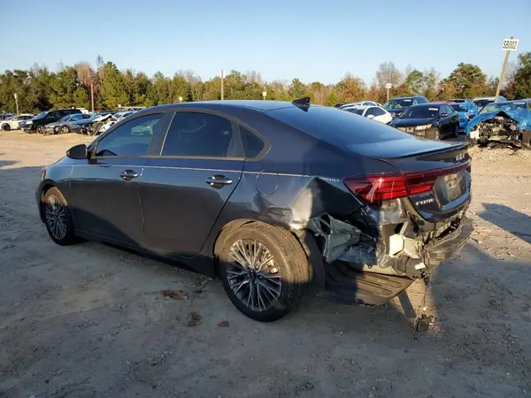 3KPF54AD8NE421693 2022 KIA FORTE - Image 2