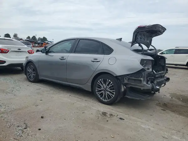 3KPF54AD8NE428837 2022 KIA FORTE - Image 2