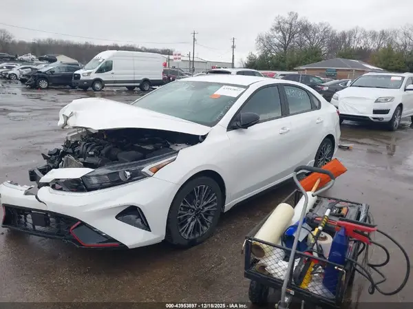 3KPF54AD8NE445685 2022 KIA FORTE - Image 2