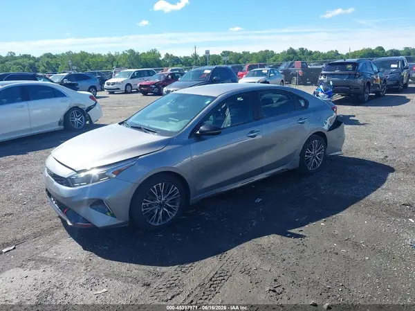 3KPF54AD8NE447095 2022 KIA FORTE - Image 2